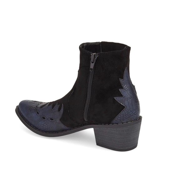 Western Boots by Matisse in Navy - Picture 2 of 3